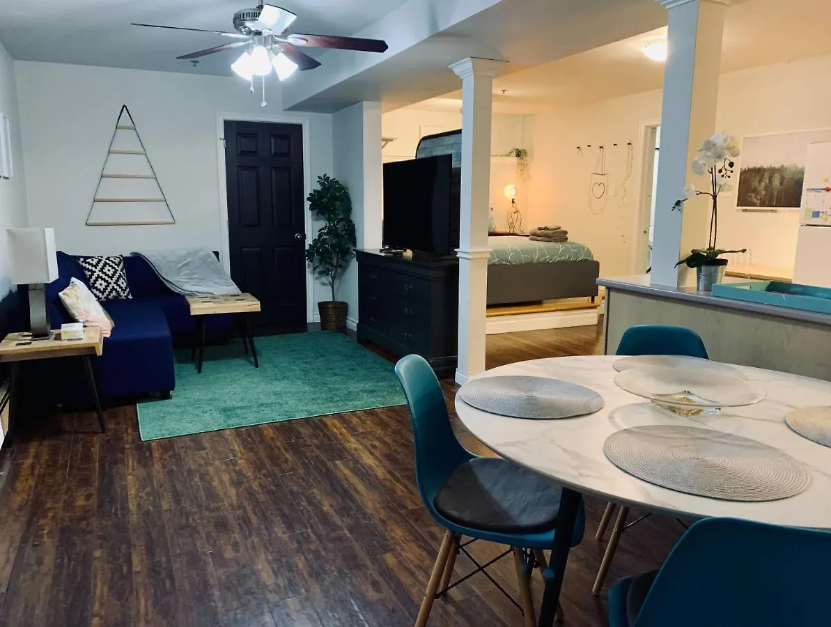 121 Spacious Suite , Free Parking Halifax